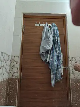 Snapshot of randit7 chatting on February 20, 1:11 pm randit7 online show from February 20, 1:11 pm