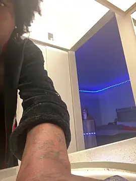 Snapshot of squirmxx10 chatting on February 5, 10:36 pm squirmxx10 online show from February 5, 10:36 pm