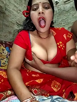 Snapshot of Simrandeshipp chatting on June 1, 4:41 pm Simrandeshipp online show from June 1, 4:41 pm