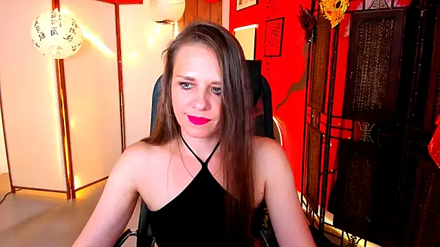 Snapshot of EmiliaBedy chatting on May 15, 5:14 am EmiliaBedy online show from May 15, 5:14 am