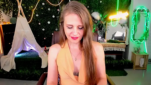 Snapshot of EmiliaBedy chatting on May 16, 10:36 am EmiliaBedy online show from May 16, 10:36 am