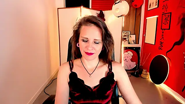 Snapshot of EmiliaBedy chatting on May 28, 5:16 am EmiliaBedy online show from May 28, 5:16 am