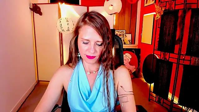 Snapshot of EmiliaBedy chatting on June 8, 9:09 am EmiliaBedy online show from June 8, 9:09 am