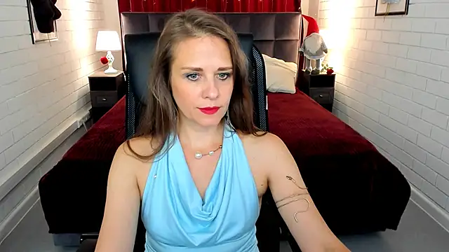 Snapshot of EmiliaBedy chatting on July 1, 9:22 am EmiliaBedy online show from July 1, 9:22 am