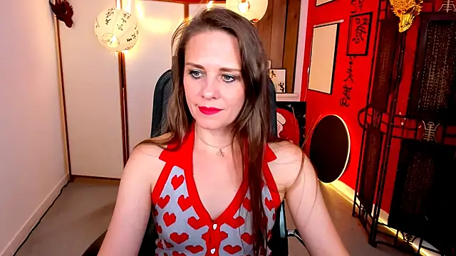 Snapshot of EmiliaBedy chatting on July 10, 9:01 am EmiliaBedy online show from July 10, 9:01 am
