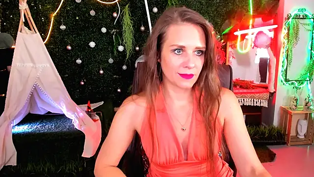 Snapshot of EmiliaBedy chatting on July 13, 9:12 am EmiliaBedy online show from July 13, 9:12 am