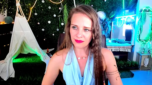 Snapshot of EmiliaBedy chatting on July 20, 10:39 am EmiliaBedy online show from July 20, 10:39 am