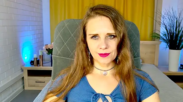 Snapshot of EmiliaBedy chatting on July 24, 5:27 am EmiliaBedy online show from July 24, 5:27 am