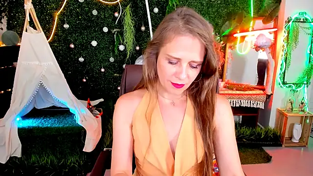 Snapshot of EmiliaBedy chatting on August 3, 9:04 am EmiliaBedy online show from August 3, 9:04 am