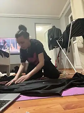 bunnythetailor online show from February 11, 8:14 pm