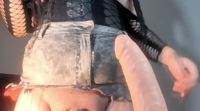 Snapshot of dolce_lorens chatting on February 7, 6:56 am dolce lorens online show from February 7, 6:56 am