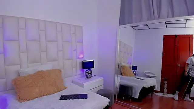 Ariana rouse online show from February 6, 10:43 pm