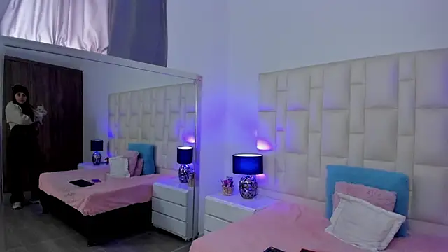 Ariana rouse online show from November 29, 5:05 pm