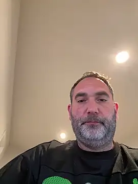 Snapshot of harrychest chatting on May 7, 5:40 pm harrychest online show from May 7, 5:40 pm