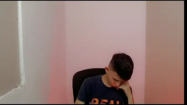 Snapshot of Alexxx_lov chatting on February 24, 12:26 pm Alexxx lov online show from February 24, 12:26 pm