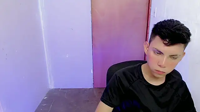 Snapshot of Alexxx_lov chatting on September 12, 1:00 pm Alexxx lov online show from September 12, 1:00 pm