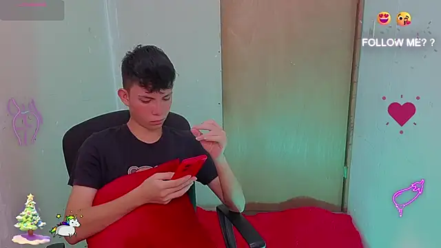 Snapshot of Alexxx_lov chatting on February 6, 12:30 pm Alexxx lov online show from February 6, 12:30 pm