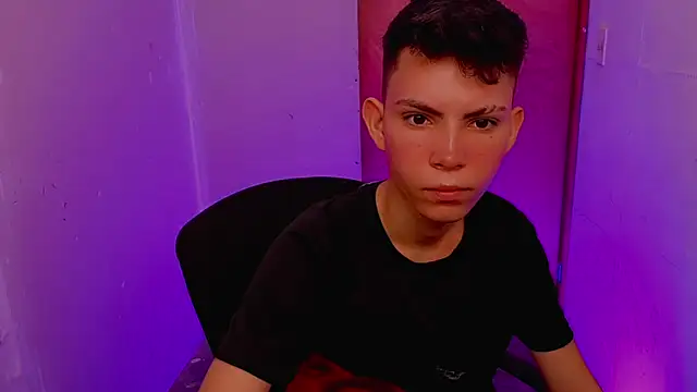 Snapshot of Alexxx_lov chatting on February 17, 12:34 pm Alexxx lov online show from February 17, 12:34 pm