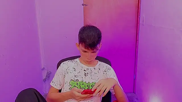 Snapshot of Alexxx_lov chatting on February 27, 12:38 pm Alexxx lov online show from February 27, 12:38 pm