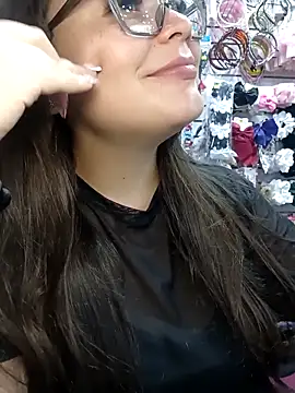 Vale Saenzz online show from April 1, 8:39 pm