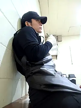 Snapshot of Doh728 chatting on January 24, 1:47 pm Doh728 online show from January 24, 1:47 pm