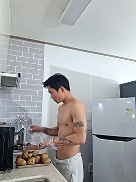 Snapshot of Doh728 chatting on February 22, 7:23 am Doh728 online show from February 22, 7:23 am