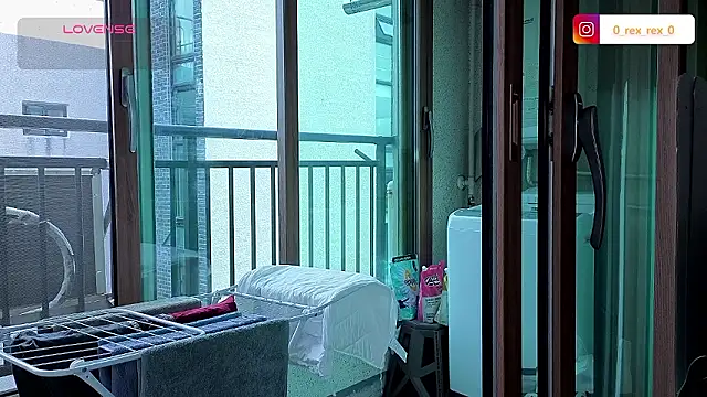 Snapshot of Doh728 chatting on October 19, 1:28 am Doh728 online show from October 19, 1:28 am