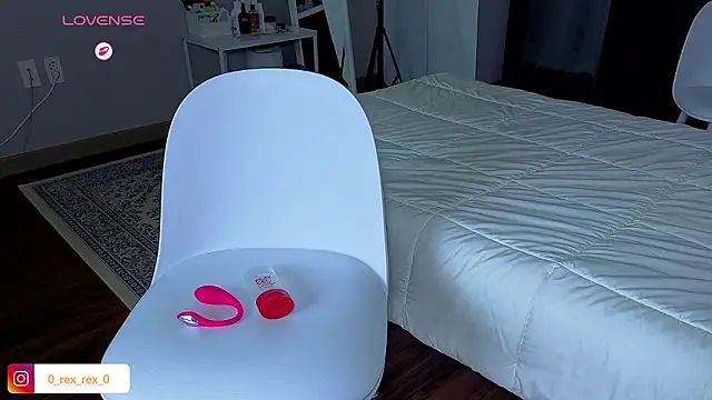 Snapshot of Doh728 chatting on November 24, 12:10 am Doh728 online show from November 24, 12:10 am