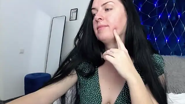 Snapshot of JacquelineElle chatting on February 10, 6:24 pm JacquelineElle online show from February 10, 6:24 pm