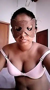 DiluQueen online show from February 25, 10:15 am