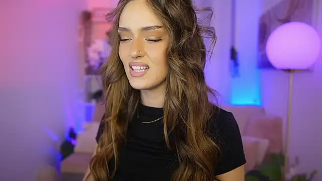 Clara Nia online show from December 19, 7:43 pm