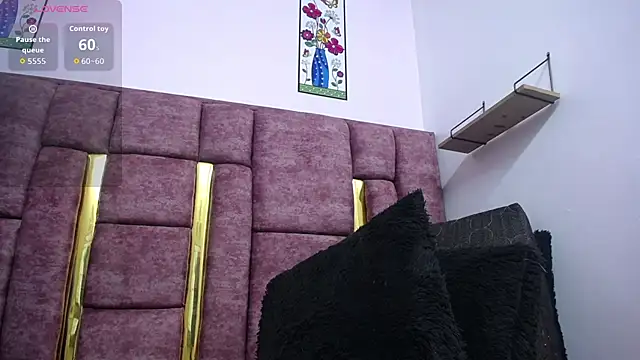 VICTORIAHANK  online show from January 13, 6:57 pm