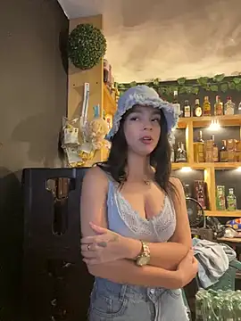 Snapshot of JullieBoo chatting on February 25, 12:58 am JullieBoo online show from February 25, 12:58 am