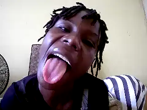 Snapshot of cutee2000 chatting on February 28, 1:58 pm cutee2000 online show from February 28, 1:58 pm