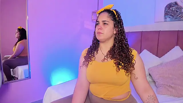 ninna curly online show from December 22, 10:18 pm