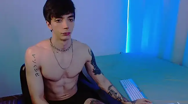 H3ll B0I online show from February 12, 7:13 am