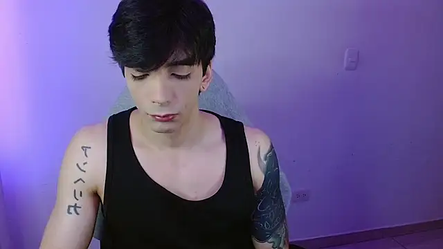 H3ll B0I online show from April 28, 2:38 am