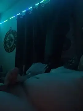 Snapshot of Seanoofss12 chatting on April 4, 4:11 am Seanoofss12 online show from April 4, 4:11 am