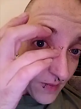 Astrid-Gilbert online show from February 3, 8:03 pm