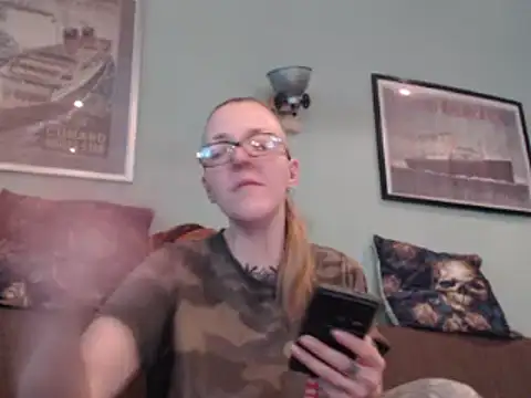 Astrid-Gilbert online show from February 6, 2:15 pm