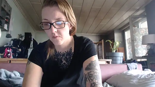 Astrid-Gilbert online show from February 21, 11:11 am