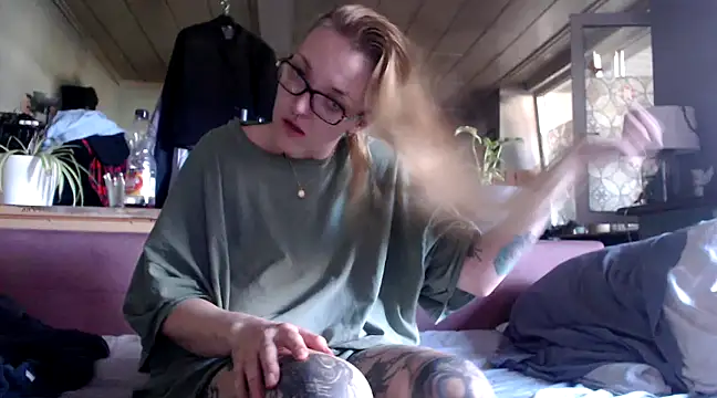 Astrid-Gilbert online show from March 5, 11:28 am