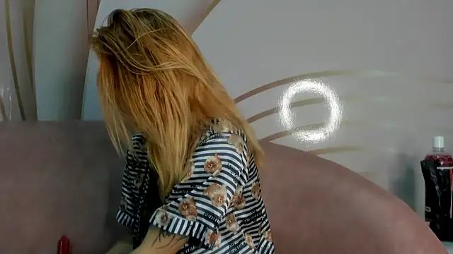 zoe taylorr1 online show from February 15, 7:49 am