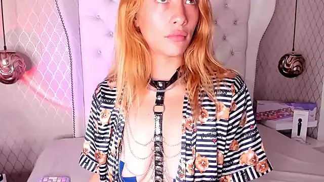 zoe taylorr1 online show from March 14, 7:15 am