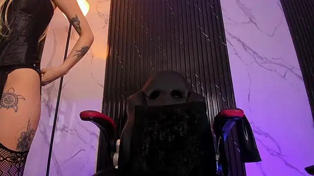 SadieManson  online show from March 7, 1:07 pm