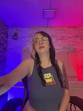 Hela v online show from March 18, 2:31 pm