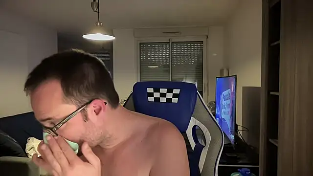 Funnyjul31 online show from February 5, 5:31 pm