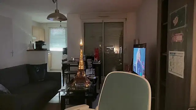 Funnyjul31 online show from April 9, 4:45 pm