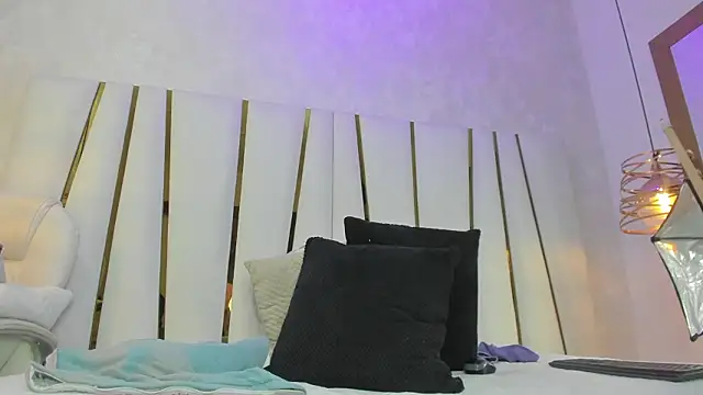 violet gray  online show from March 19, 10:08 am