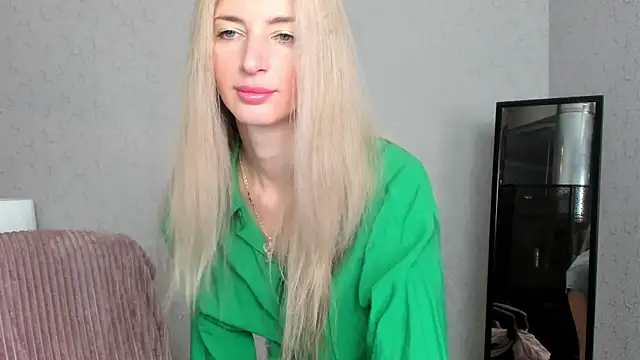 Snapshot of skinnyladyy chatting on February 4, 2:07 am skinnyladyy online show from February 4, 2:07 am